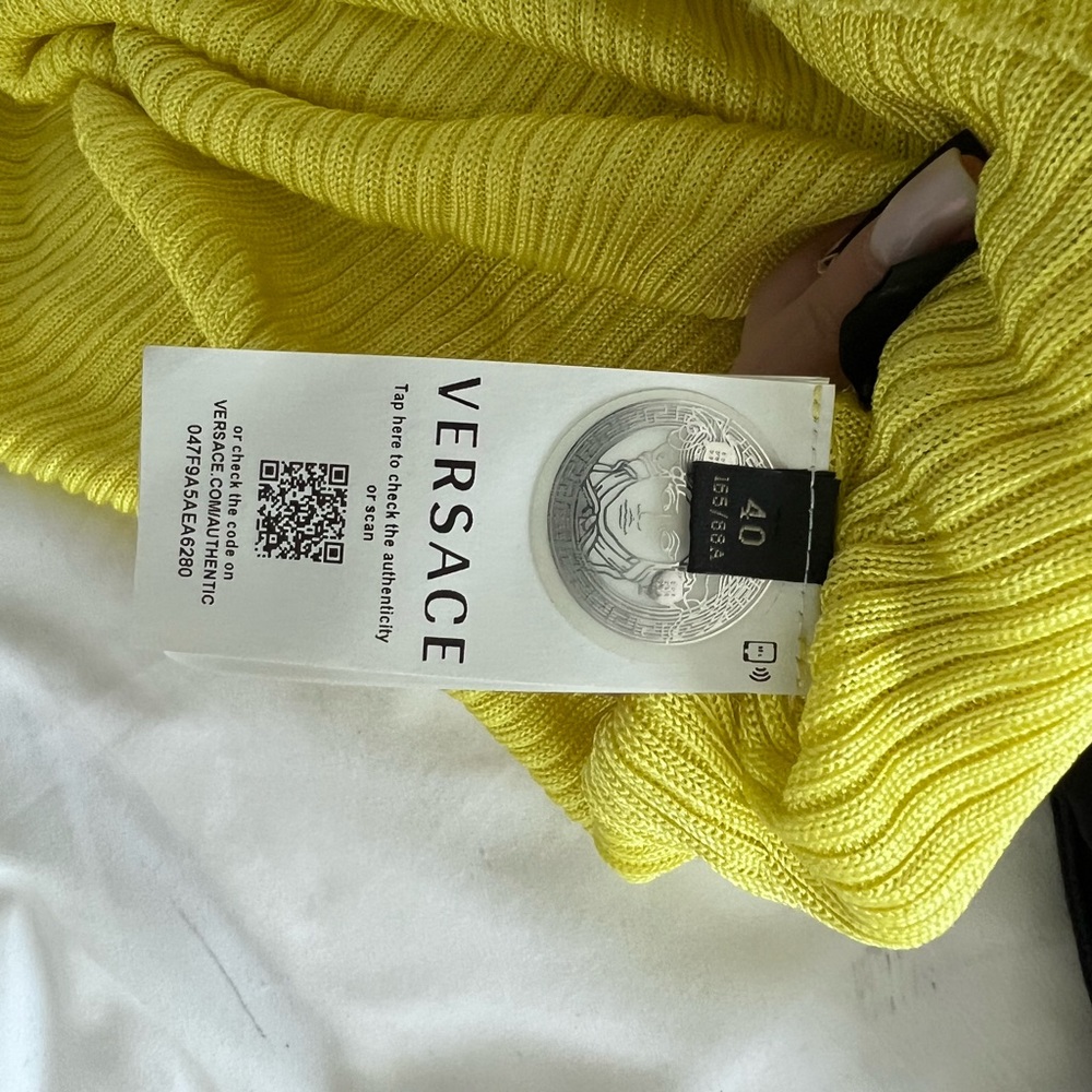 Versace - Picture 5 of 6